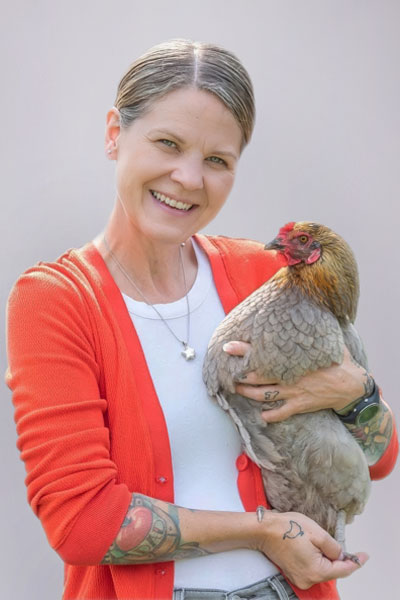 lesley_with_chicken